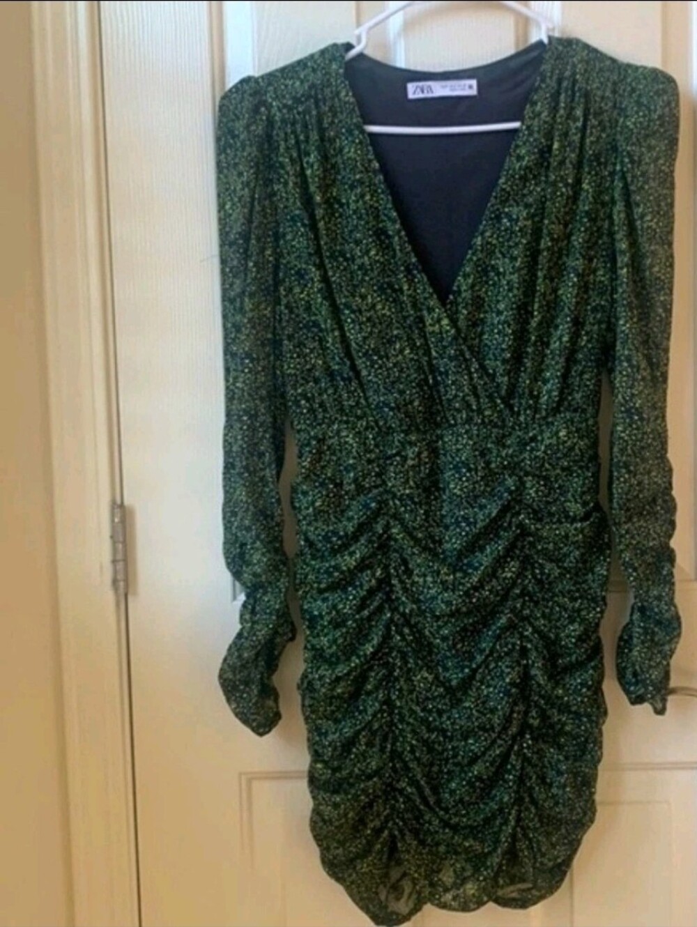Zara Blogger’s favorite ditsy ruched floral mini dress in Green M 0053